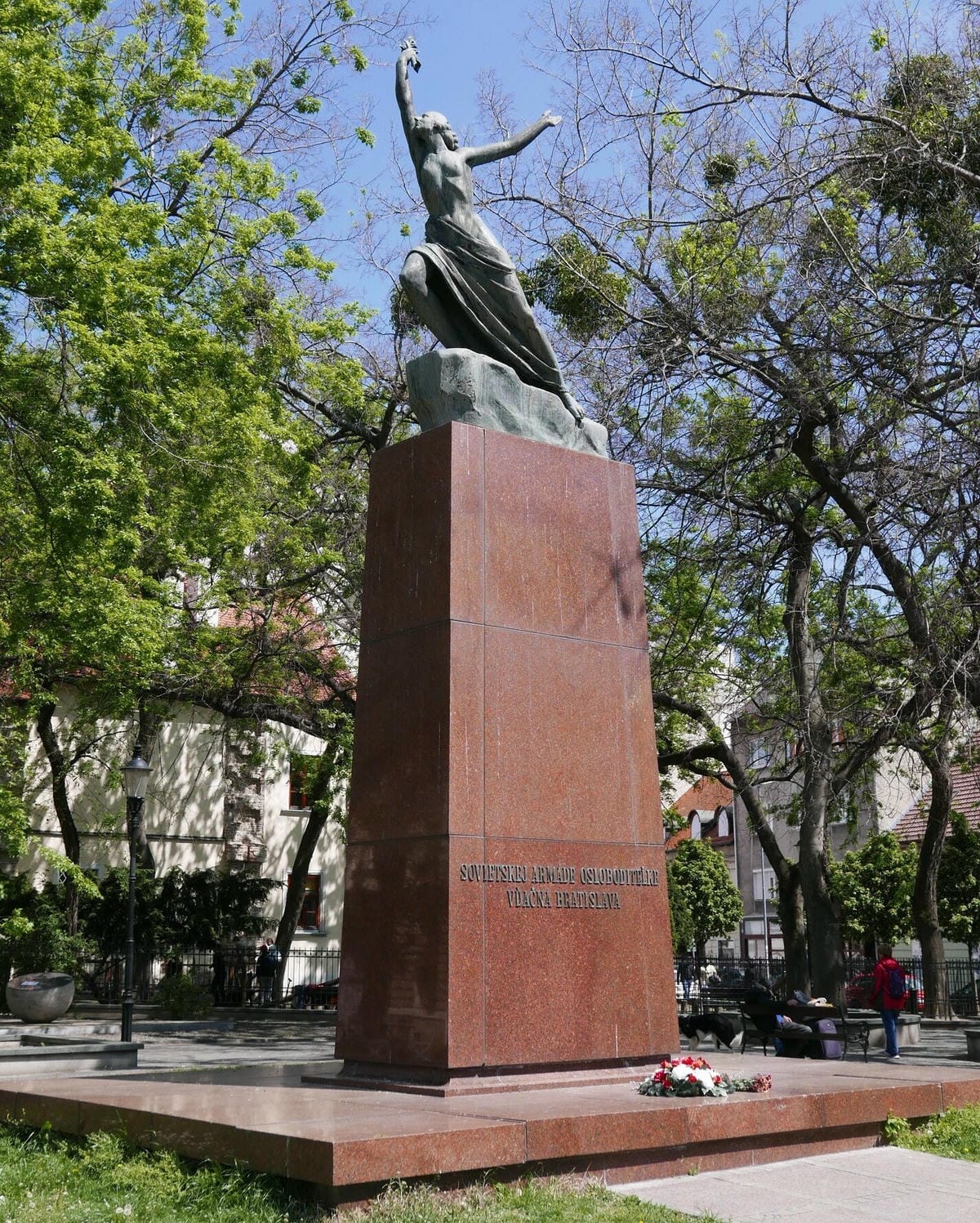 Imagepomnik viťazstva socha vyobrazená vzrom A Kostkova  Kukorelliovej